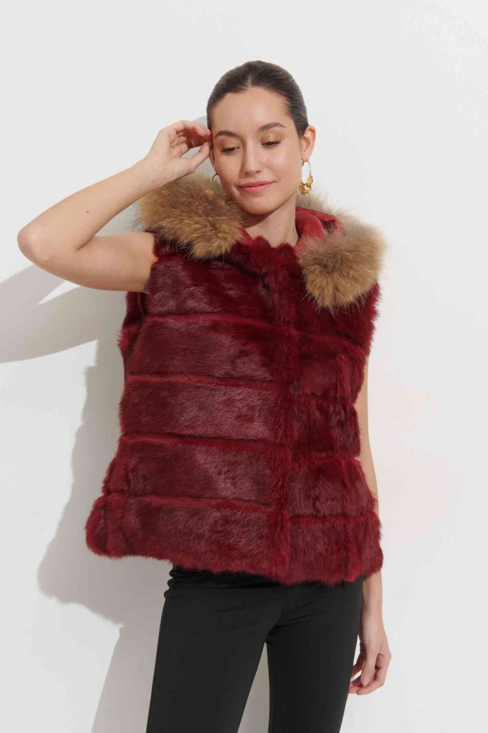 CHALECO CORTO CON CAPUCHA DE PELO DE CONEJO Y PELO DE MARMOTA PC-LLL5434-04