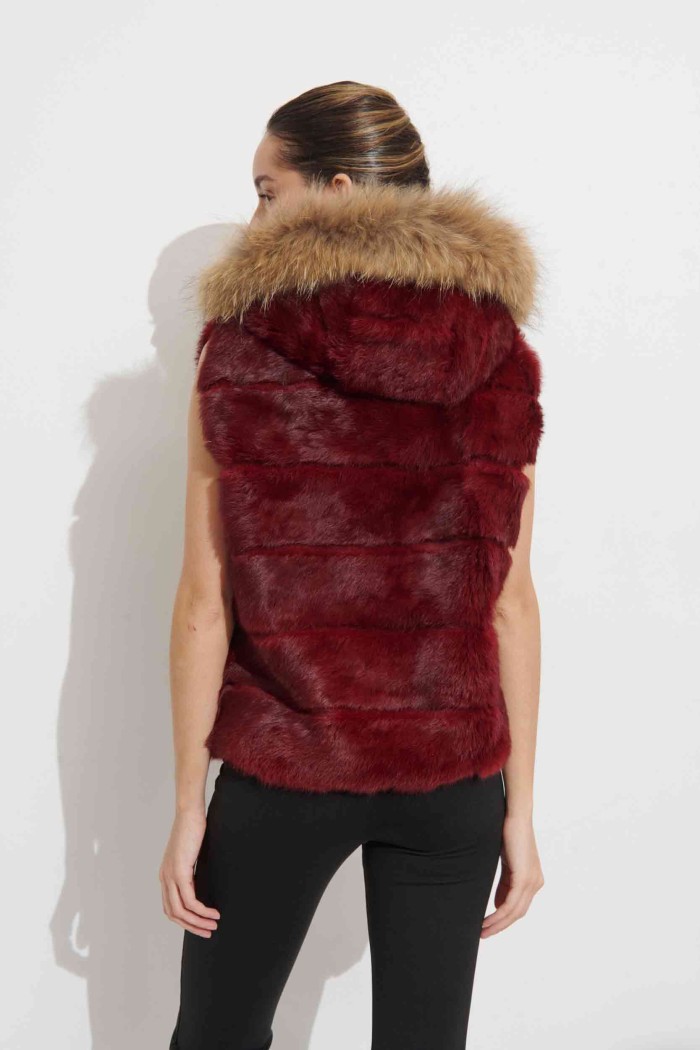 CHALECO CORTO CON CAPUCHA DE PELO DE CONEJO Y PELO DE MARMOTA PC-LLL5434-04