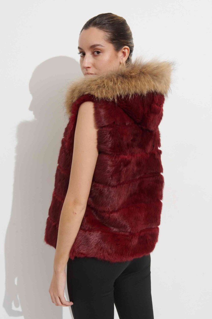 CHALECO CORTO CON CAPUCHA DE PELO DE CONEJO Y PELO DE MARMOTA PC-LLL5434-04