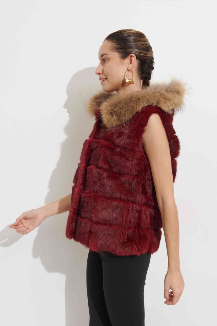 CHALECO CORTO CON CAPUCHA DE PELO DE CONEJO Y PELO DE MARMOTA PC-LLL5434-04
