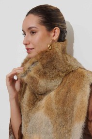 CHALECO DE PELO DE CONEJO CON CUELLO ALTO PC-LLL5893
