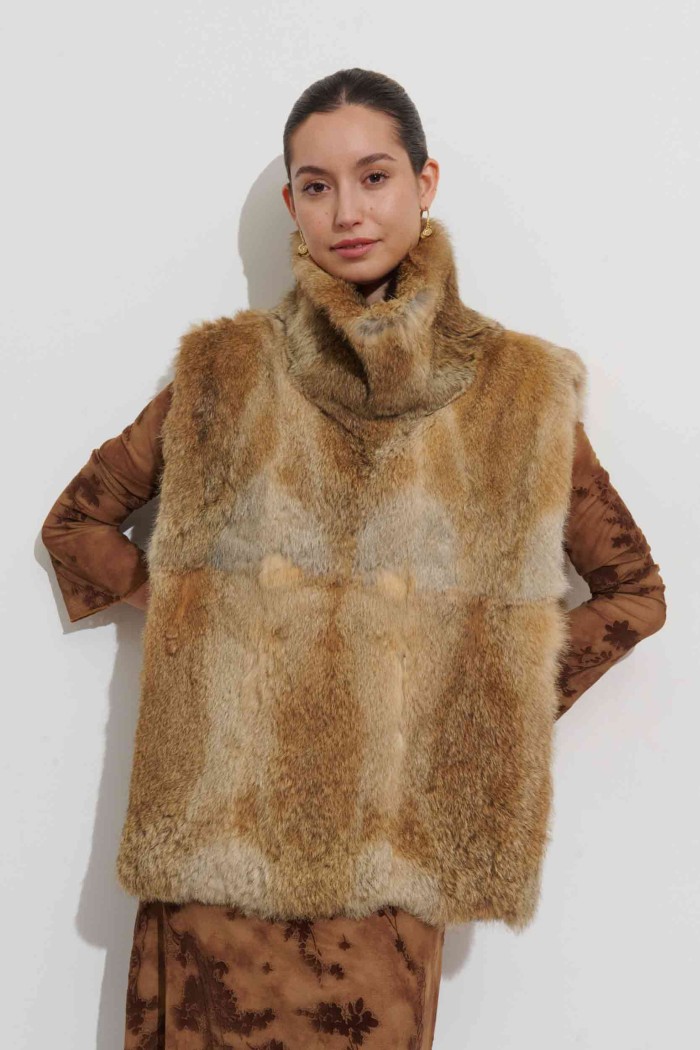 CHALECO DE PELO DE CONEJO CON CUELLO ALTO PC-LLL5893