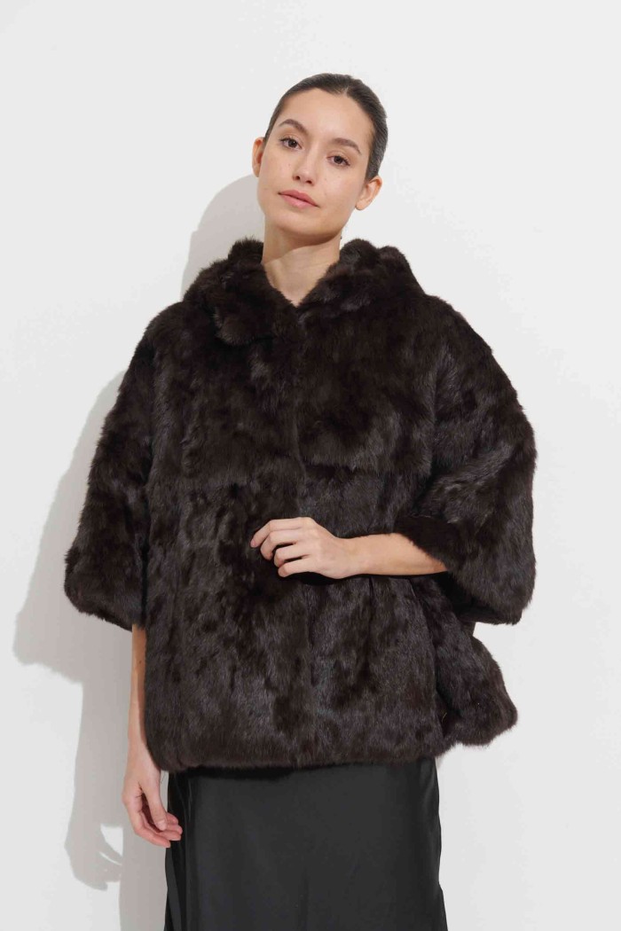 CHAQUETA CORTA CON CAPUCHA DE PELO DE CONEJO PC-LLL5897