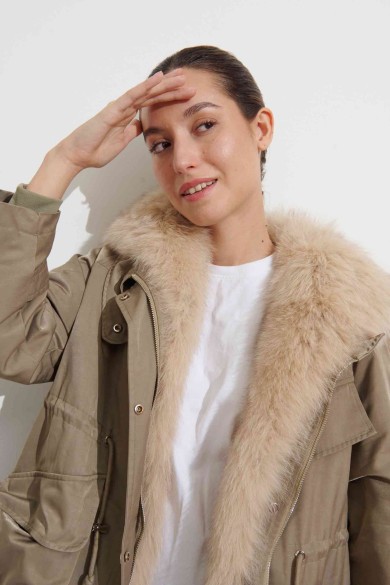 PARKA CON CUELLO DE PELO DE ZORRO PC-LLL5906