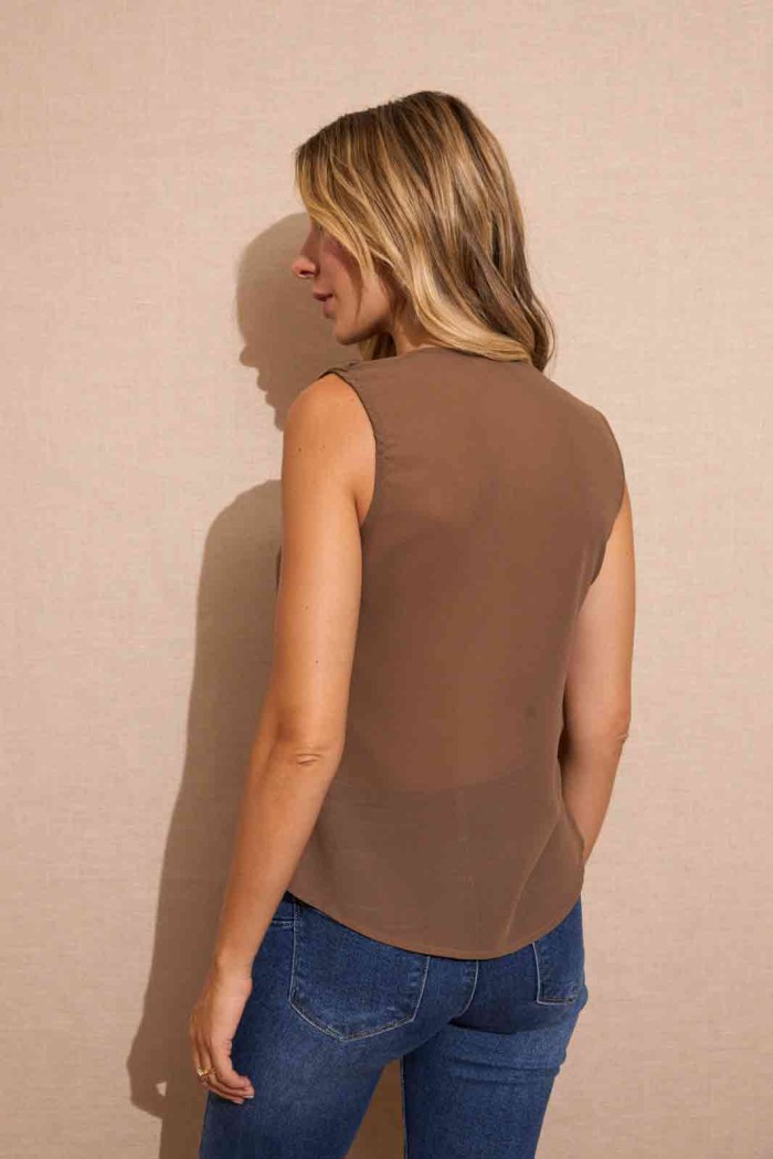 BLUSA SIN MANGAS CON VOLANTE FBZMA1355