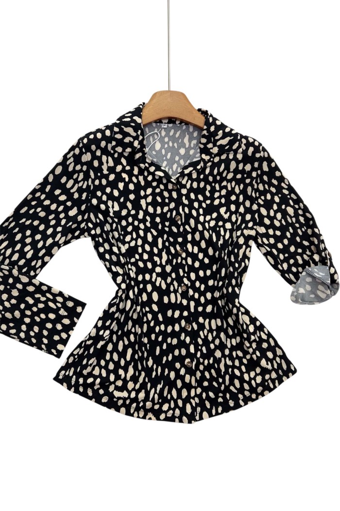 BLUSA NEGRA CON ESTAMPADO DE MANCHAS BEIGE Y MANGA LARGA TY-L39054