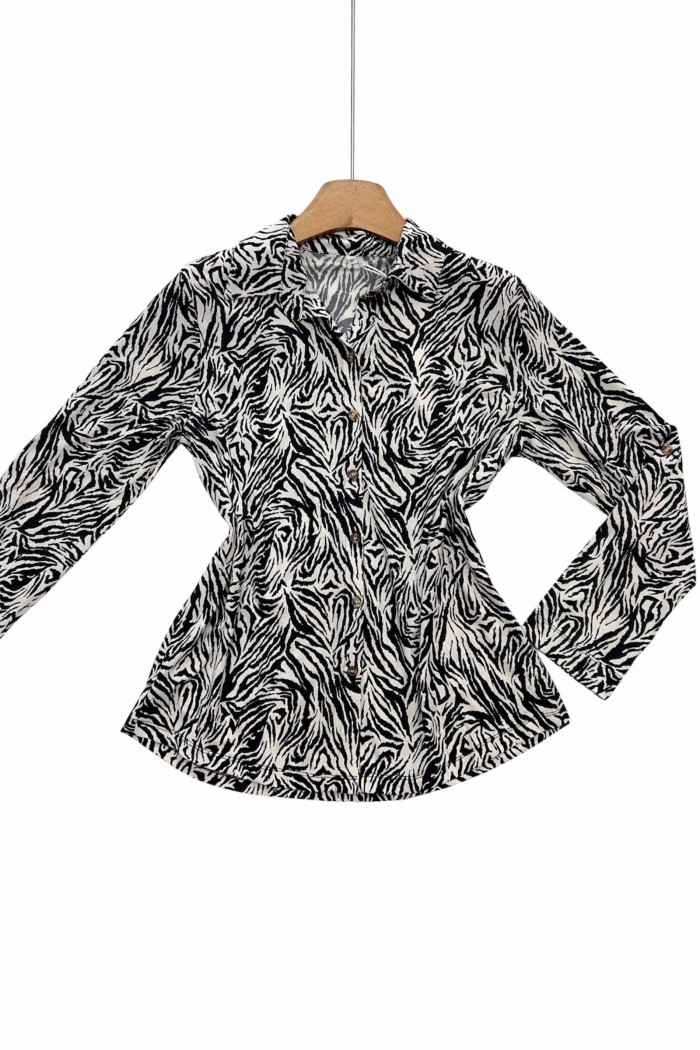 BLUSA ESTAMPADO CEBRA CON MANGA LARGA Y BOTONES FRONTALES TY-L39055