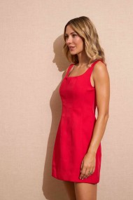 VESTIDO ROJO CORTO CON ESCOTE CUADRADO Y TIRANTES ANCHOS FBZMA1378