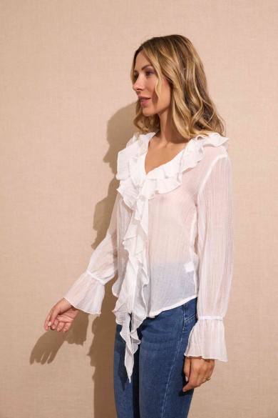 BLUSA BLANCA CON VOLANTES Y MANGA LARGA FBZMA1538