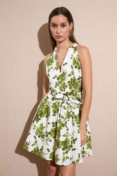 VESTIDO CORTO SIN MANGAS CON ESTAMPADO VERDE Y CINTURÓN FBZMR22257