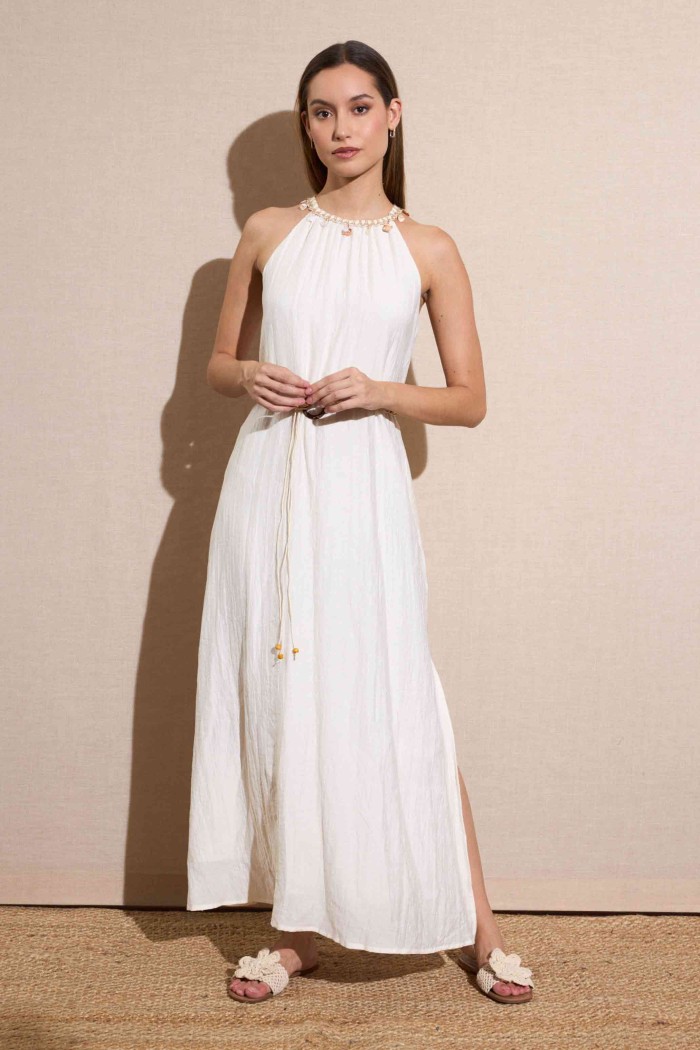 VESTIDO LARGO DE CUELLO HALTER CON DETALLES DECORATIVOS FBZMA1389