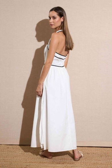 VESTIDO LARGO HALTER BLANCO CON DETALLES EN CONTRASTE FBZMA1177
