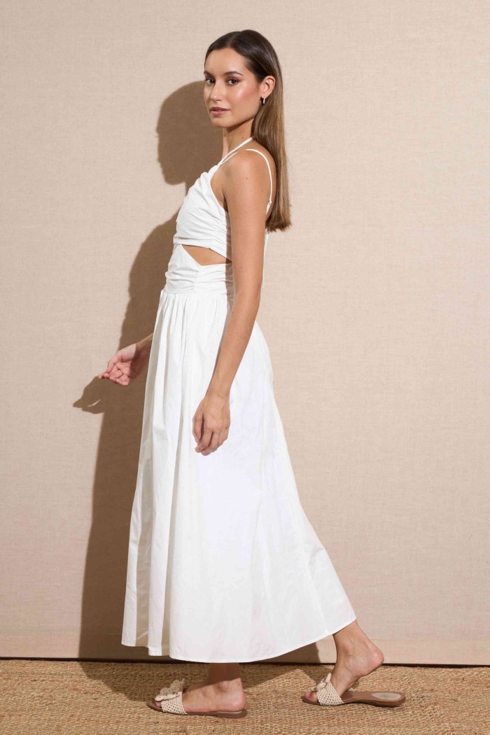VESTIDO BLANCO CON DETALLES FRUNCIDOS Y ABERTURAS LATERALES FBZMR22275