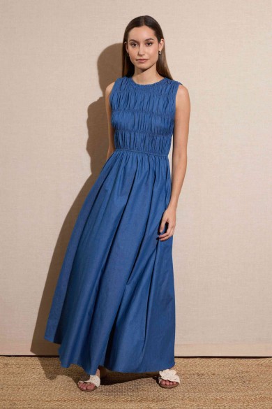 VESTIDO LARGO SIN MANGAS CON CUERPO FRUNCIDO DENIM AZUL FBZMR22110
