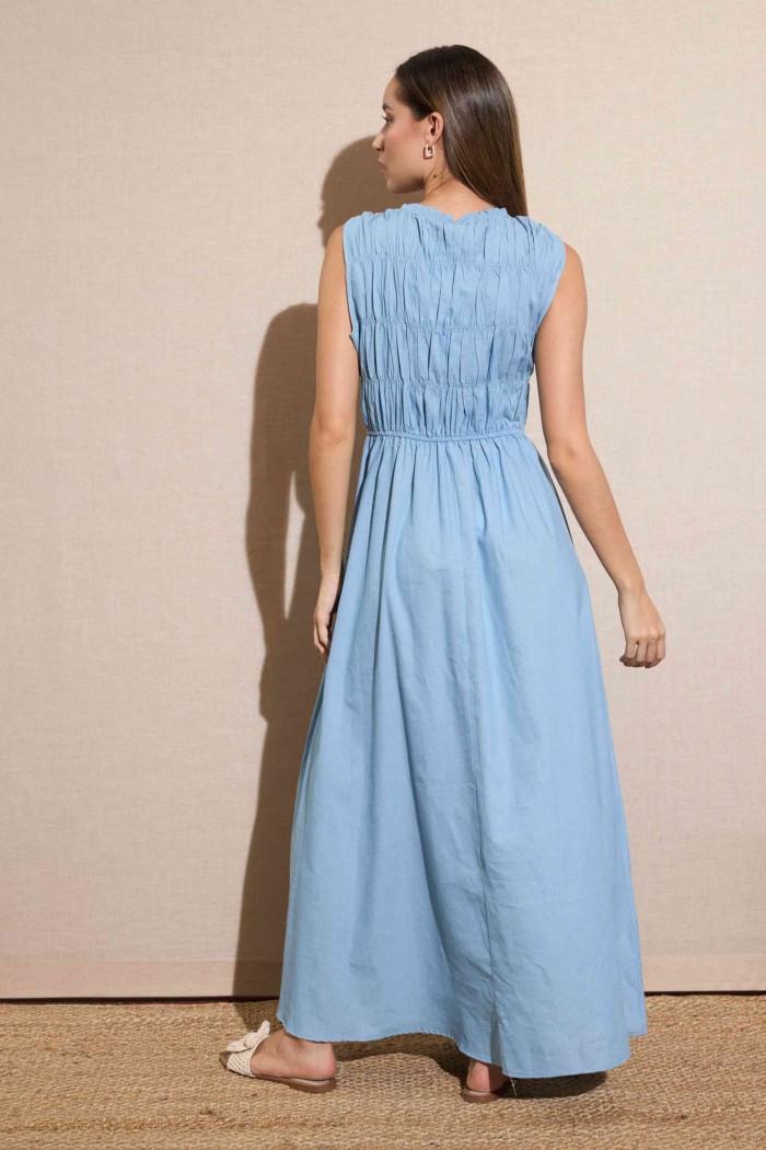 VESTIDO LARGO SIN MANGAS CON CUERPO FRUNCIDO AZUL CLARO FBZMR22109