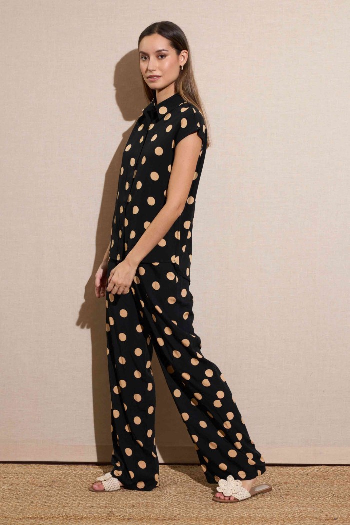 CONJUNTO DE CAMISA SIN MANGAS Y PANTALÓN DE LUNARES NEGR BEIGE FBZMR22374 22368