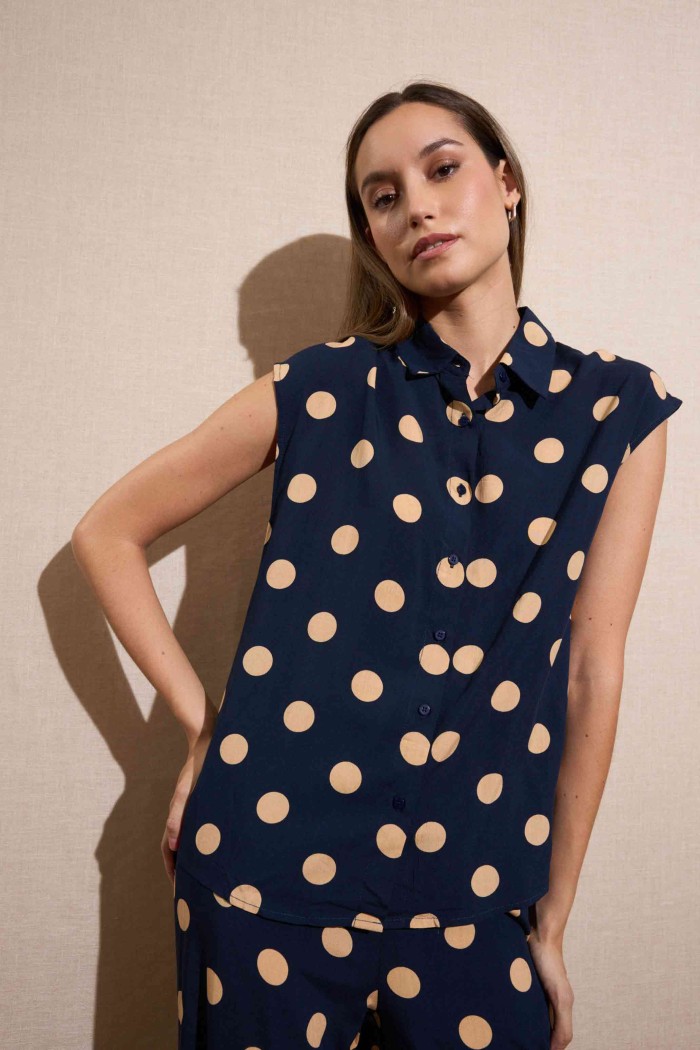 CONJUNTO DE CAMISA SIN MANGAS Y PANTALÓN DE LUNARES AZUL MARINO/BEIGE FBZMR22375 22369