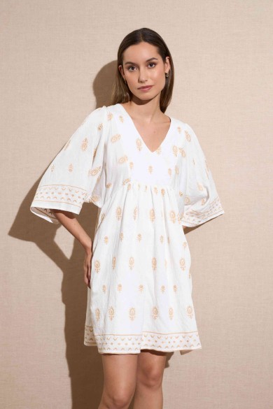 VESTIDO CORTO BORDADO CON MANGAS AMPLIAS BLANCO FBZMR22265