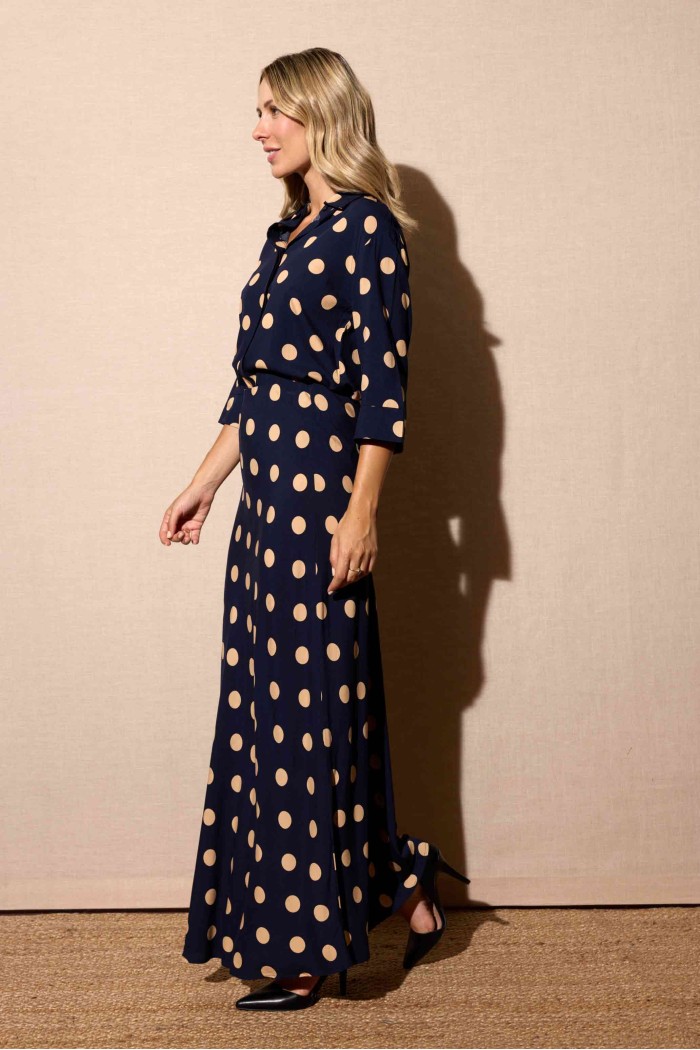FALDA LARGA AZUL MARINO CON LUNARES BEIGE FBZMR22360