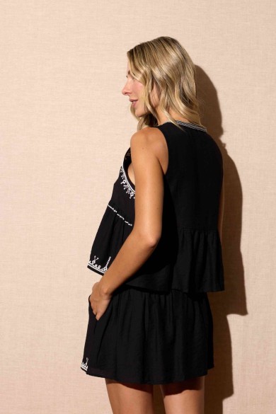 CONJUNTO NEGRO DE ALGODÓN CON BORDADO BLANCO TOP SHORT FBZMR22237/22240