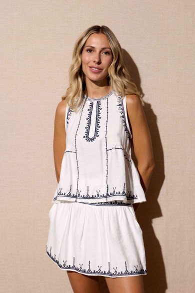 CONJUNTO BLANCO DE ALGODÓN CON BORDADO AZUL MARINO TOP SHORT FBZMR22235/22238