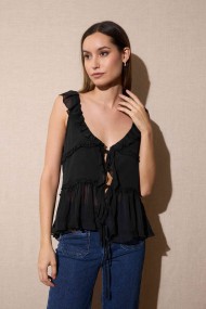 BLUSA NEGRA CON VOLANTES Y LAZOS DELANTEROS FBZMR22196