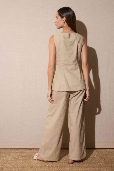 CONJUNTO SIN MANGAS DE CHAQUETA ENTALLADA Y PANTALÓN ANCHO BEIGE FBZMA1586AB