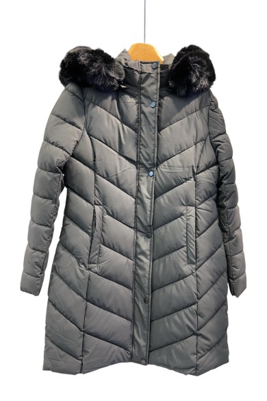 ABRIGO ACOLCHADO NEGRO CON CAPUCHA Y PELO SINTÉTICO TY-Z56550